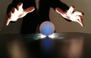 Ich beschwöre einen Jonglierball, damit der auch ohne gute Führung seine ordentliche Arbeit machen kann