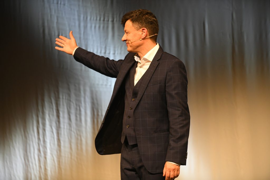 andreas-gebhardt-anmoderation-keynote