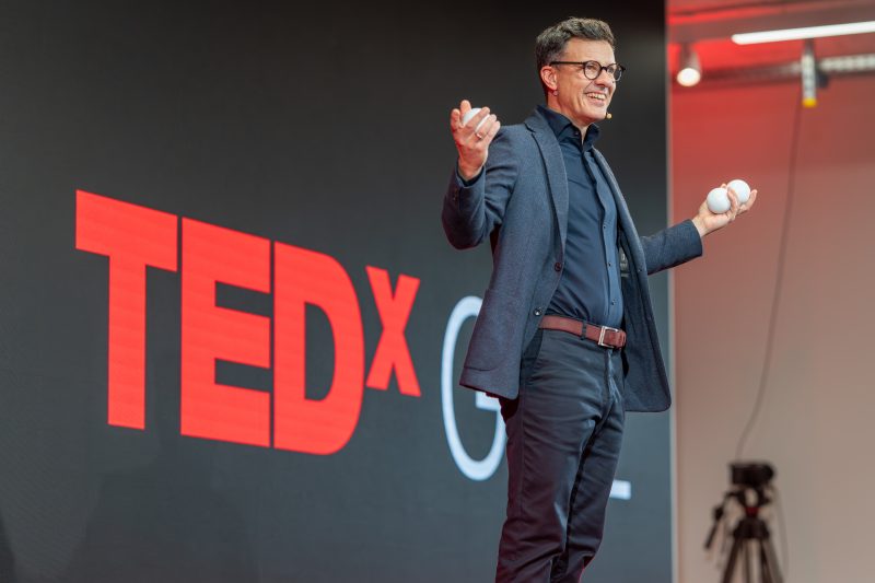 Keynote Speaker Andreas Gebhardt beim TEDx Graz — dreißig Jahre Bühnenerfahrung